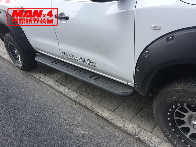 Q235 Steel Nissan Navara NP300 Side Steps Board With Brush